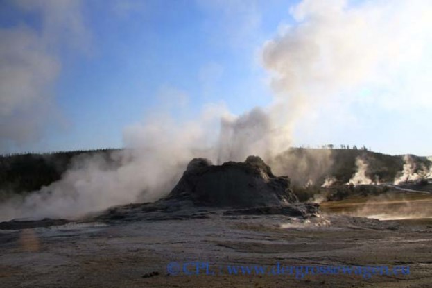 Castle_Geyser_01