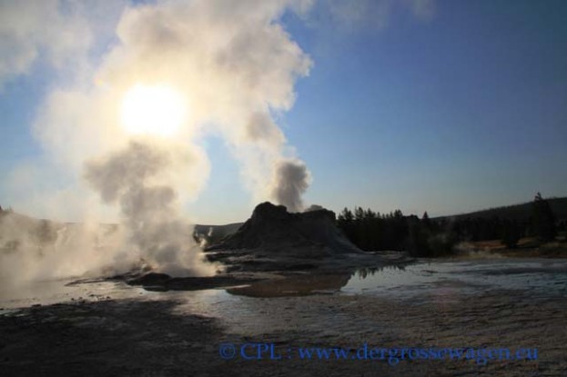 Castle_Geyser_03