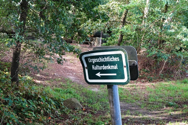Großsteingrab auf Bruneforths Esch Hinweisschild