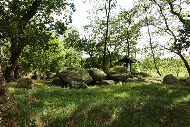 huenenbett duevelskuhlen