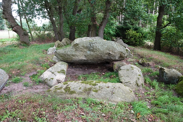 huenenbett duevelskuhlen